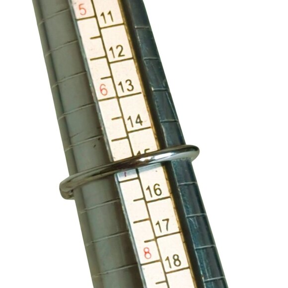 Silver-Tone Ring With Multi-Stone Crystal Design Size 7 - Picture 5 of 5